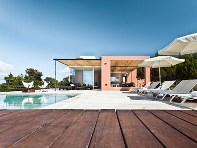 Sunset retreat- Panoramic sea views- infinity pool