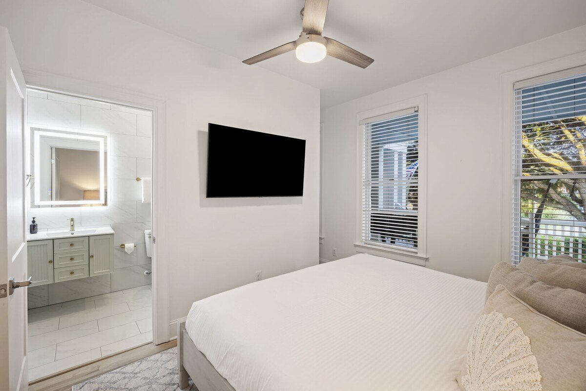 Lux. IOP Home on Palm Blvd w/ Pvt. Pool + Views! gallery image 4