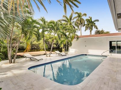 Waterfront-Heated Pool-Mini-Golf-4bedrooms-sleep10