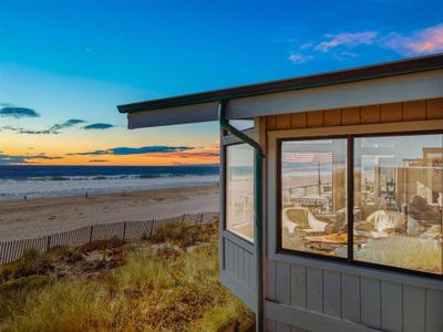 Oceanfront, 2 kitchens, pool table / pong, views!