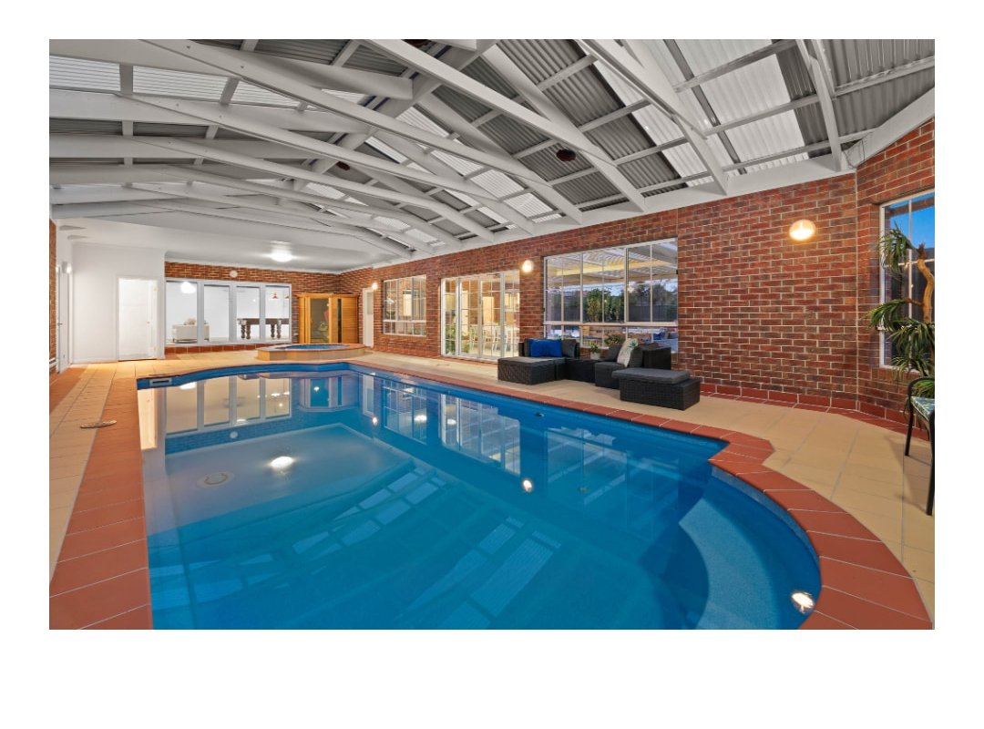 Indoor heated pool & spa, 7 bedroom 1000sq m home gallery image 2