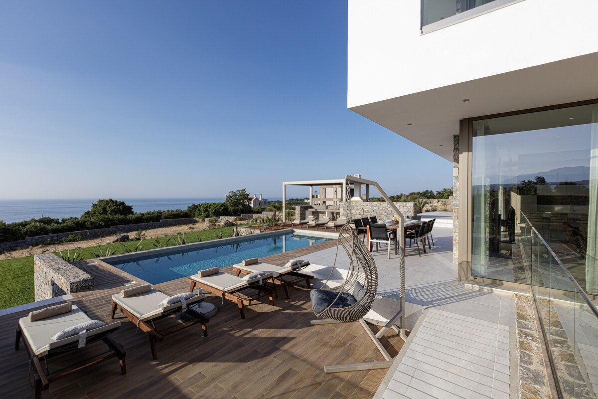 Impeccable design, total privacy and sea views! gallery image 3