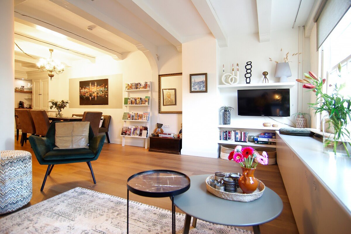 Sonnenberg – Canal side & view – Private & Central gallery image 3