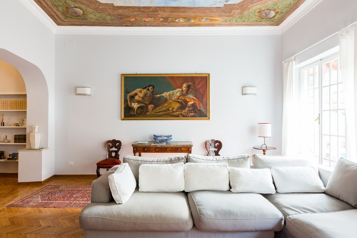 Restored Roman Penthouse near Spanish Steps gallery image 4