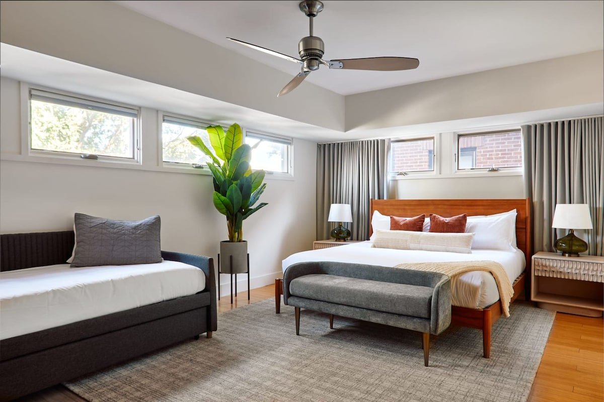 Chic 4BR with Fenced Yard, Walk to Dining, Parking gallery image 3