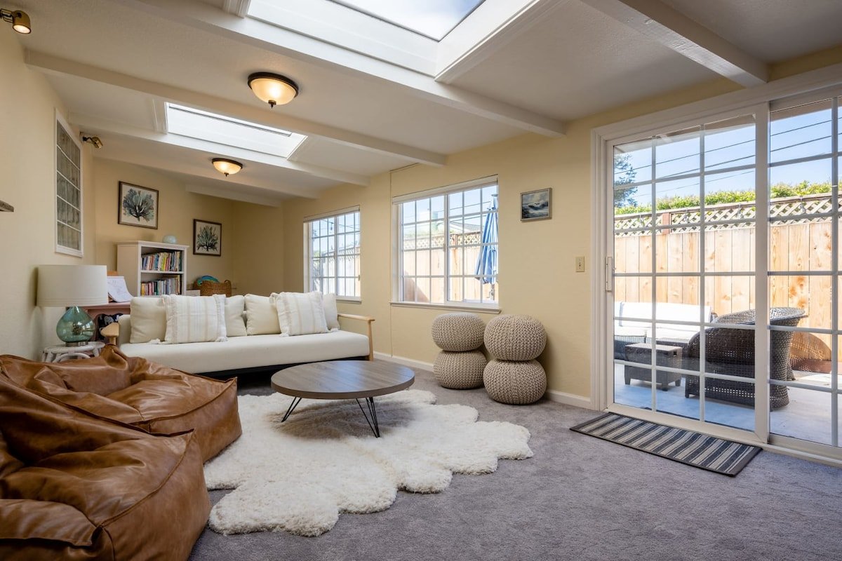 Pleasure Point Getaway with hot tub, dog friendly! gallery image 5