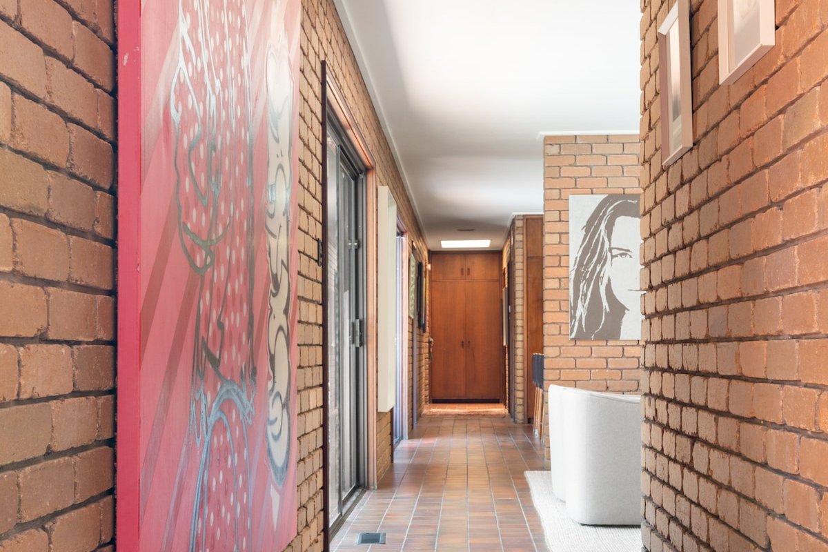 Molly’s Modernist Bayside Beach House gallery image 5