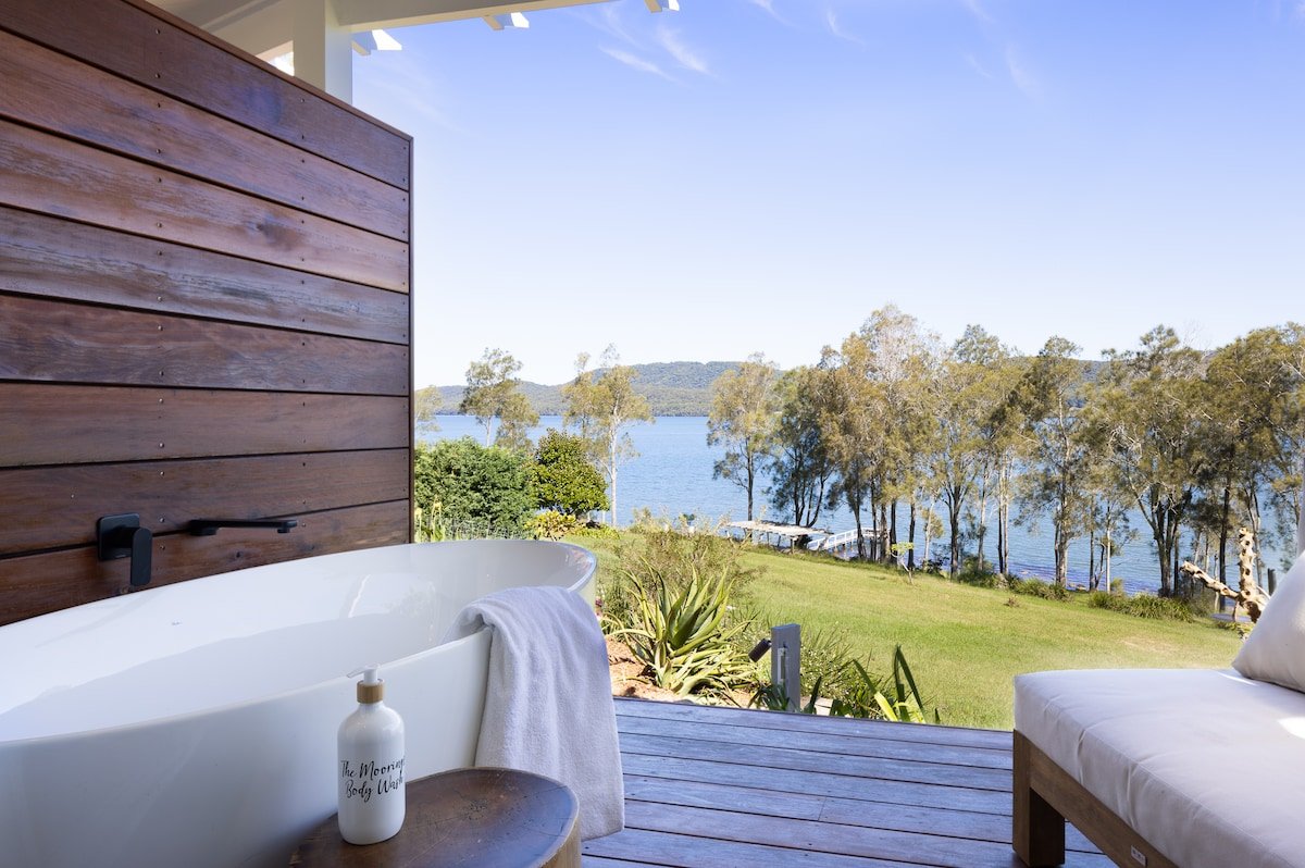 Lake front Villa & Suite at The Moorings Lakehouse gallery image 5