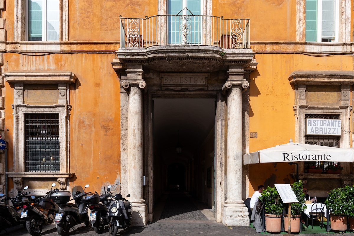 Luxury 3 BDR | Middle of Rome | Papazzurri Palace gallery image 3