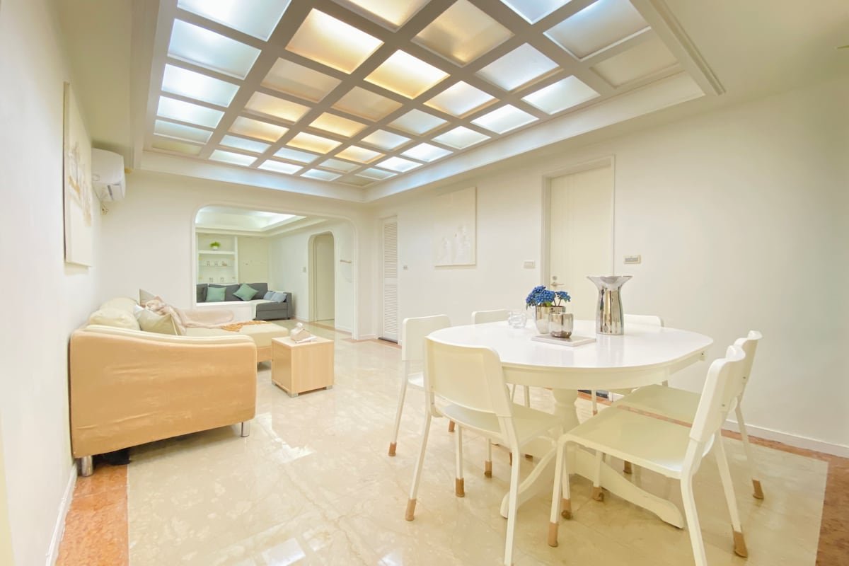 Big 3BR Family Apt | Elevator | Walk to MRT & 101 gallery image 4