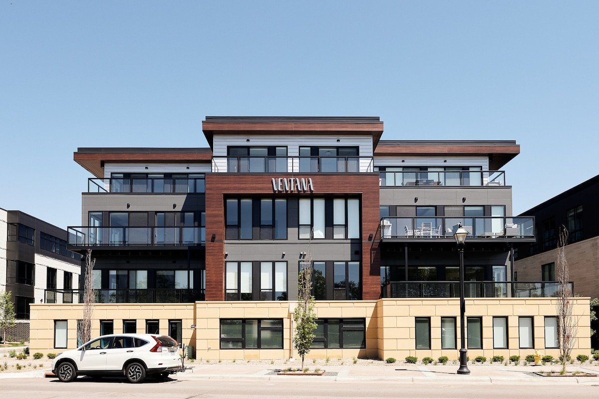 NEW! Luxury Apartment in heart of Downtown Wayzata gallery image 2