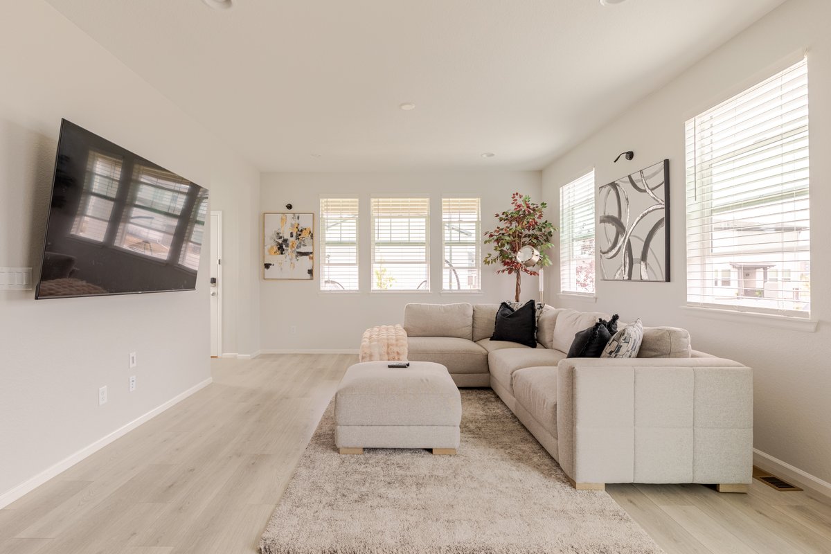 Luxury Retreat Near Gaylord and Denver Airport!