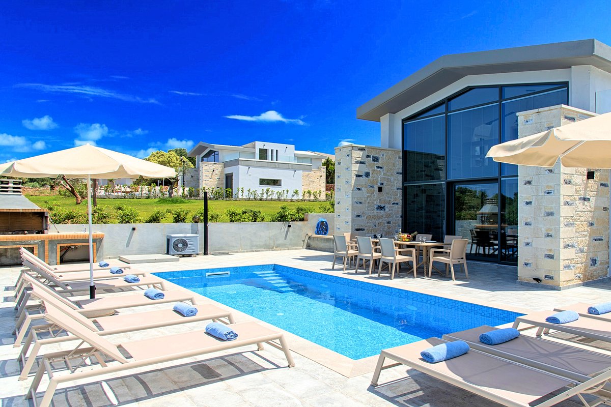 Moonlight Villa Heated Pool