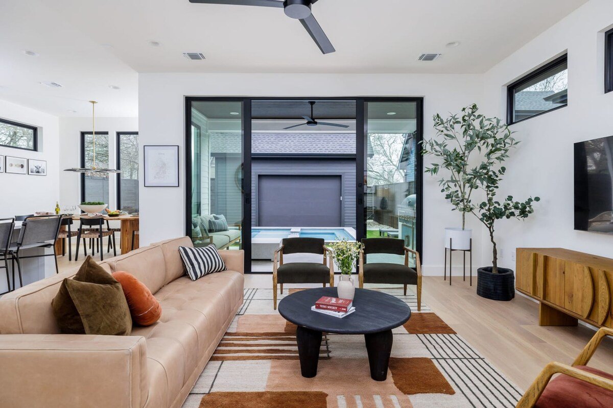 Chef’s Kitchen, Pool | The Taylor by Portoro gallery image 4