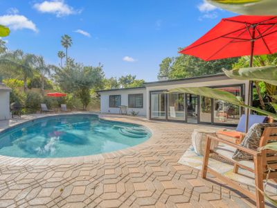 165-Gated Private Modern Oasis Pool-Lawn & Sunroom