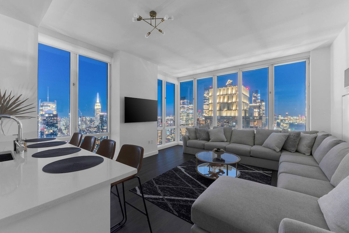 NYC Skyline Penthouse 2Br/2Bath gallery image 5