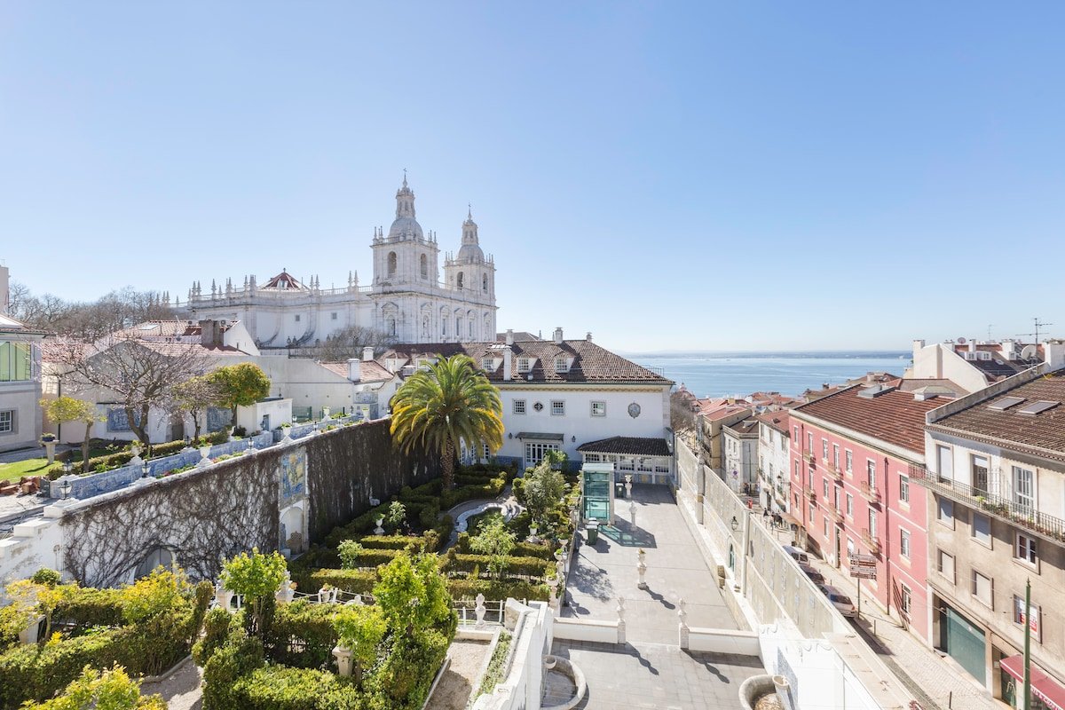 ☀ Stunning Views Loft ☀ Feel Graça & Alfama’s vibe gallery image 3
