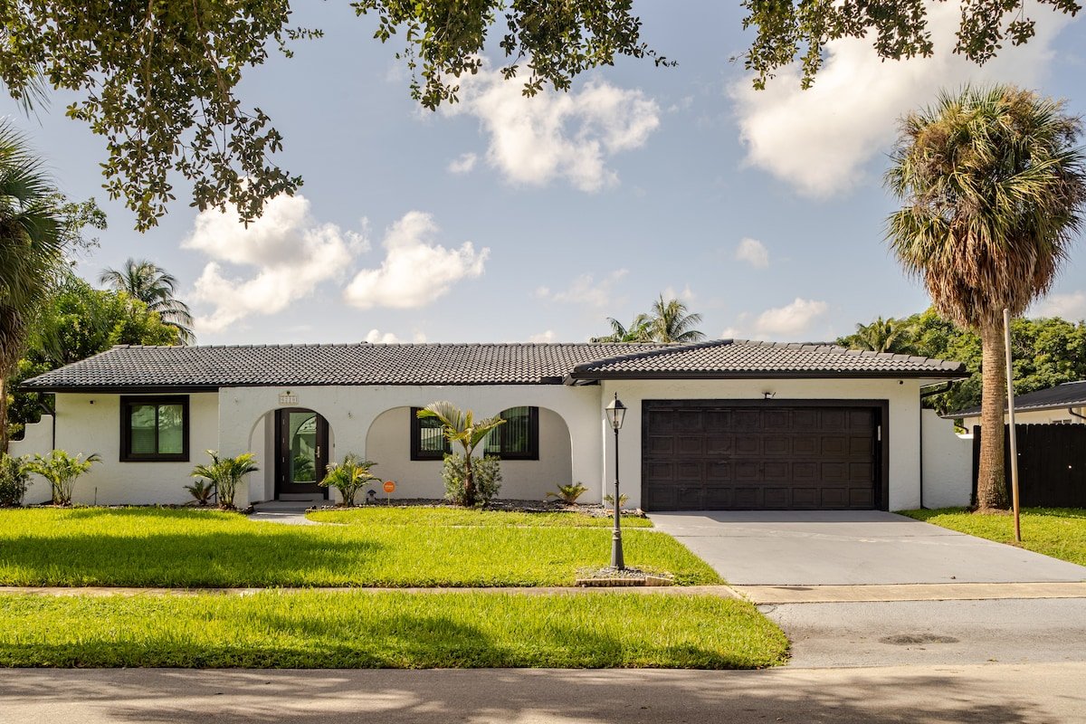 World Cup HQ • Near Hard Rock Stadium • 4BR (8) gallery image 2