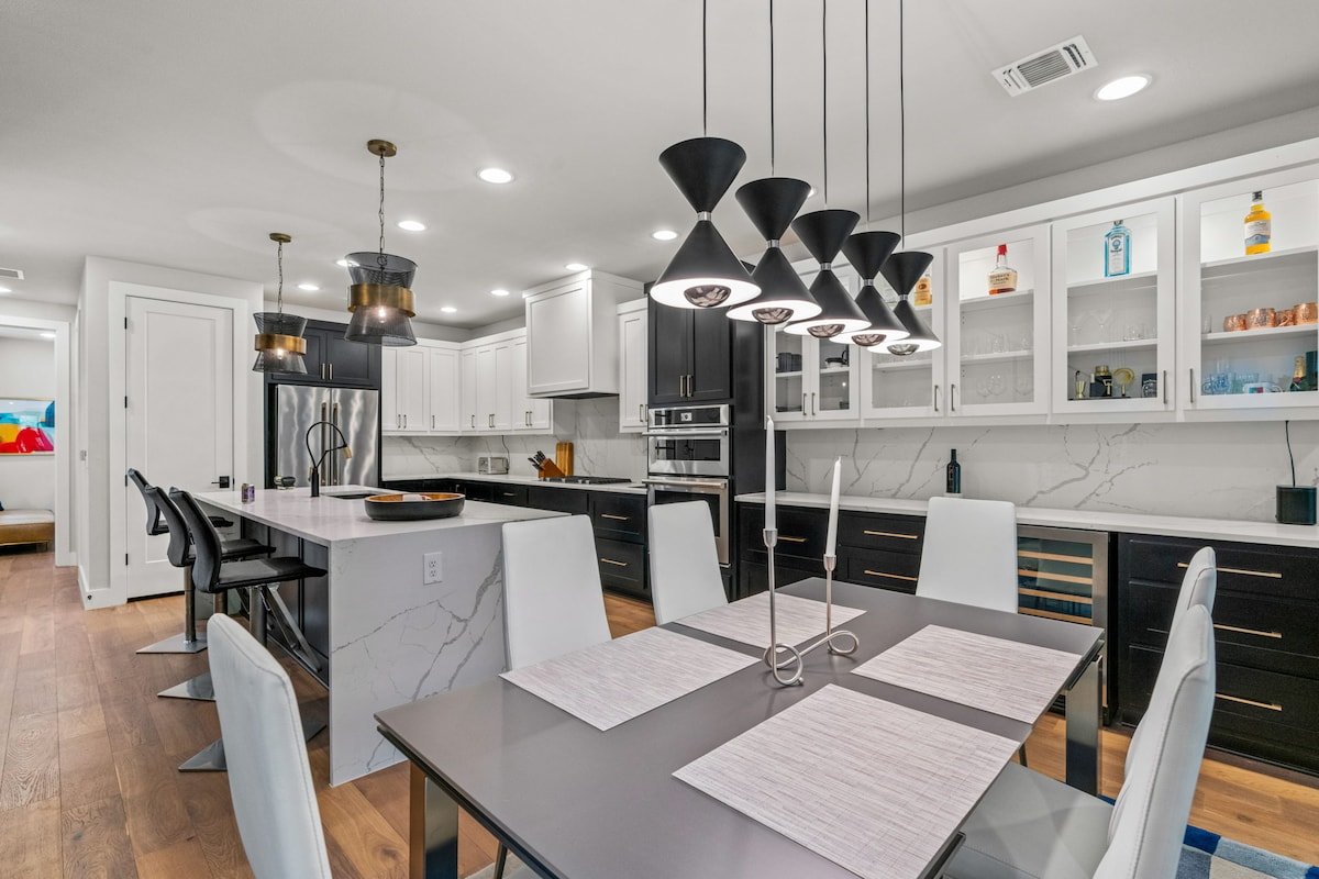 Hot Tub – Lux on 4th gallery image 3