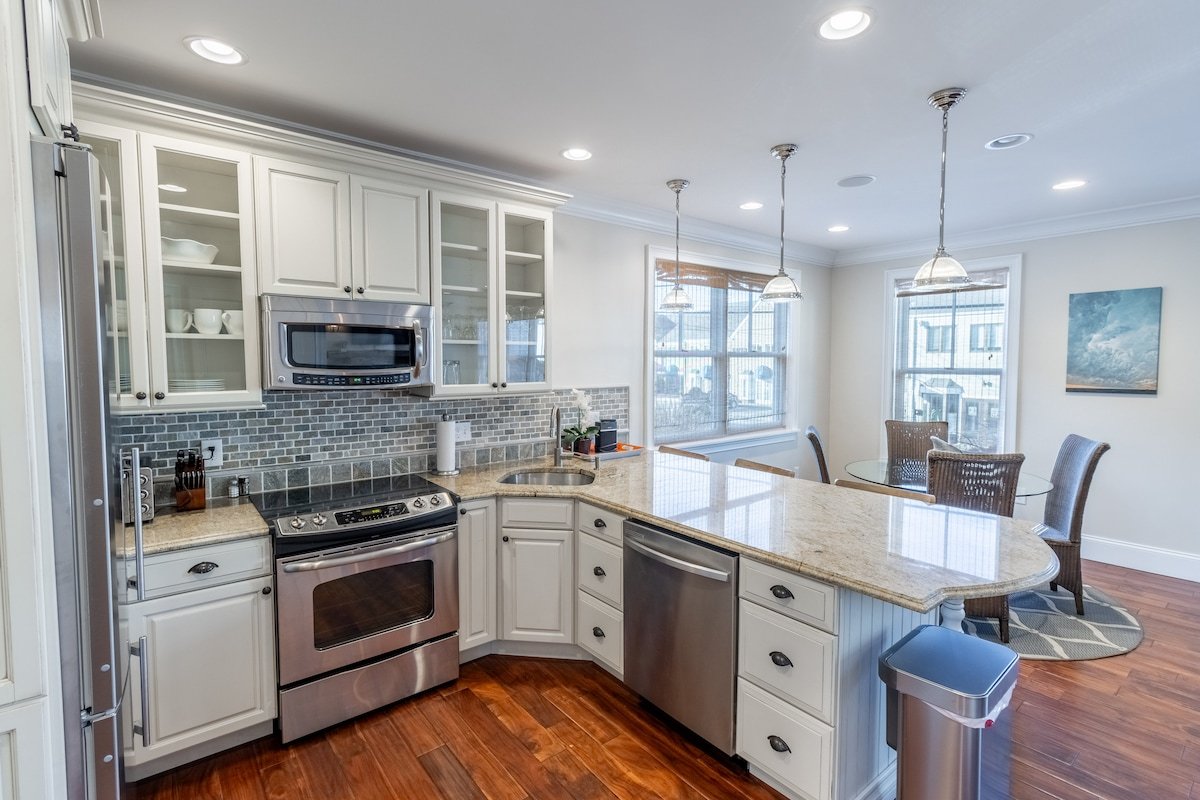 Coastal Condo w/Washer & Dryer – On Thames St gallery image 4