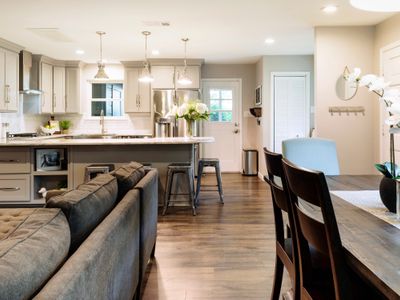 Ideal location for UT Football & great food!