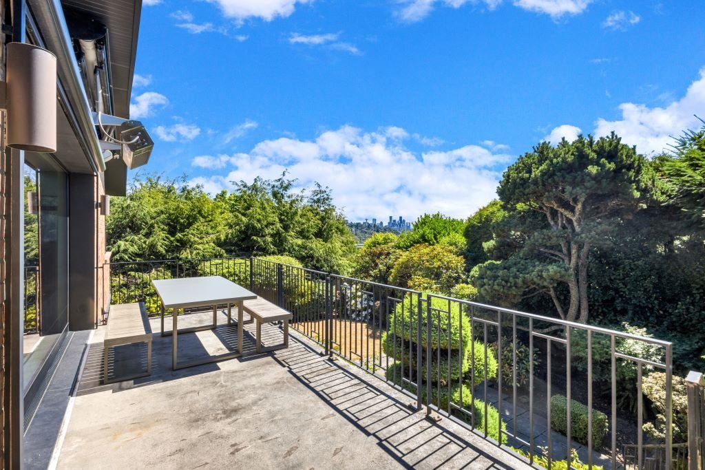 Luxurious Estate Home with Gym, Sauna & City Views gallery image 3