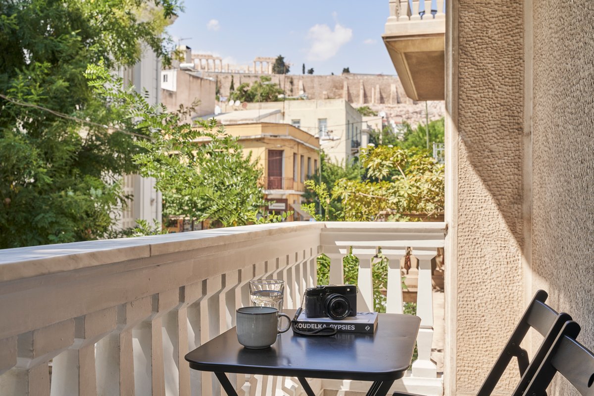 Sleeping next to the Ancient Gods in Koukaki