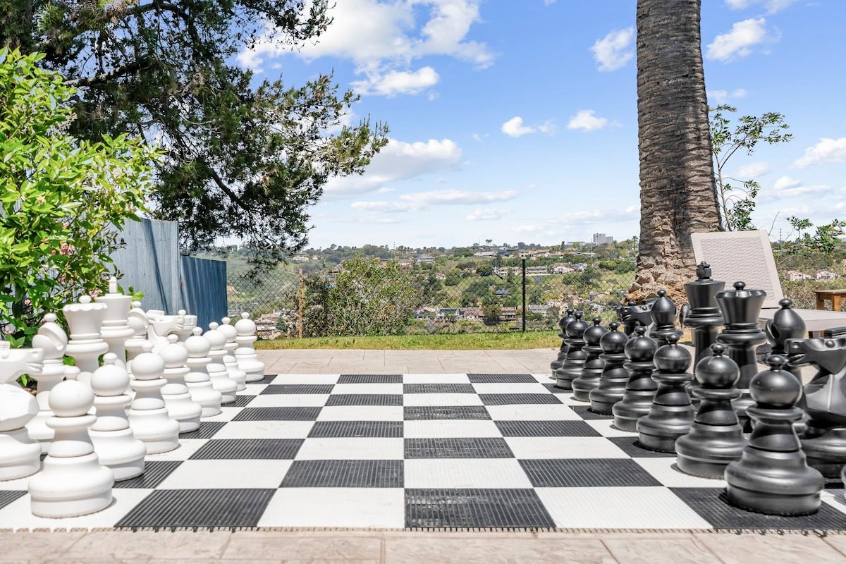 Central Location•Scenic View•Pool•HotTub•Spacious gallery image 5