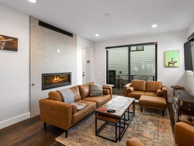 The City Slicker – Spacious 3 Bedroom Luxury Town