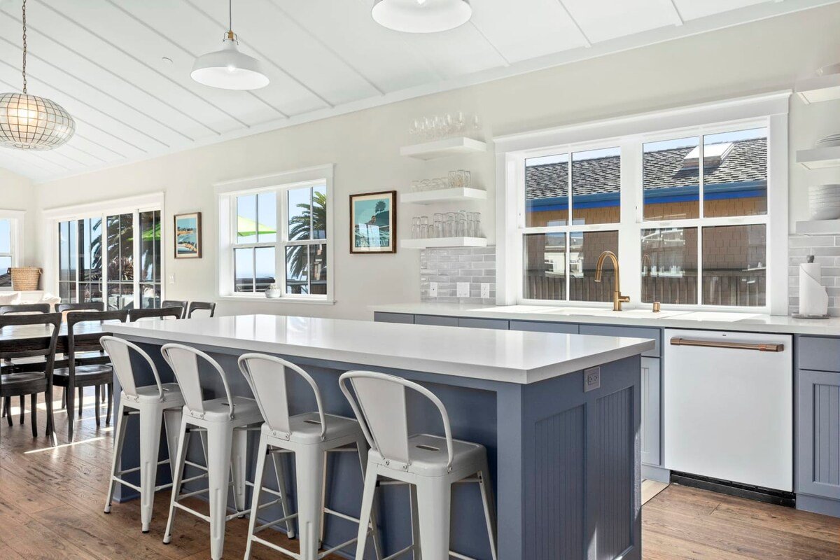 “Endless Summer” Home – stunning ocean views! gallery image 4