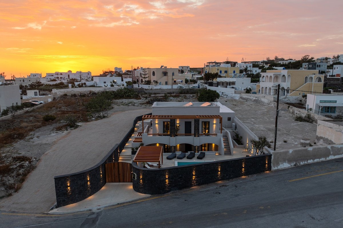 LyMaRou Collection, 7 Suites, Pool, 7 Priv Hot Tub gallery image 5