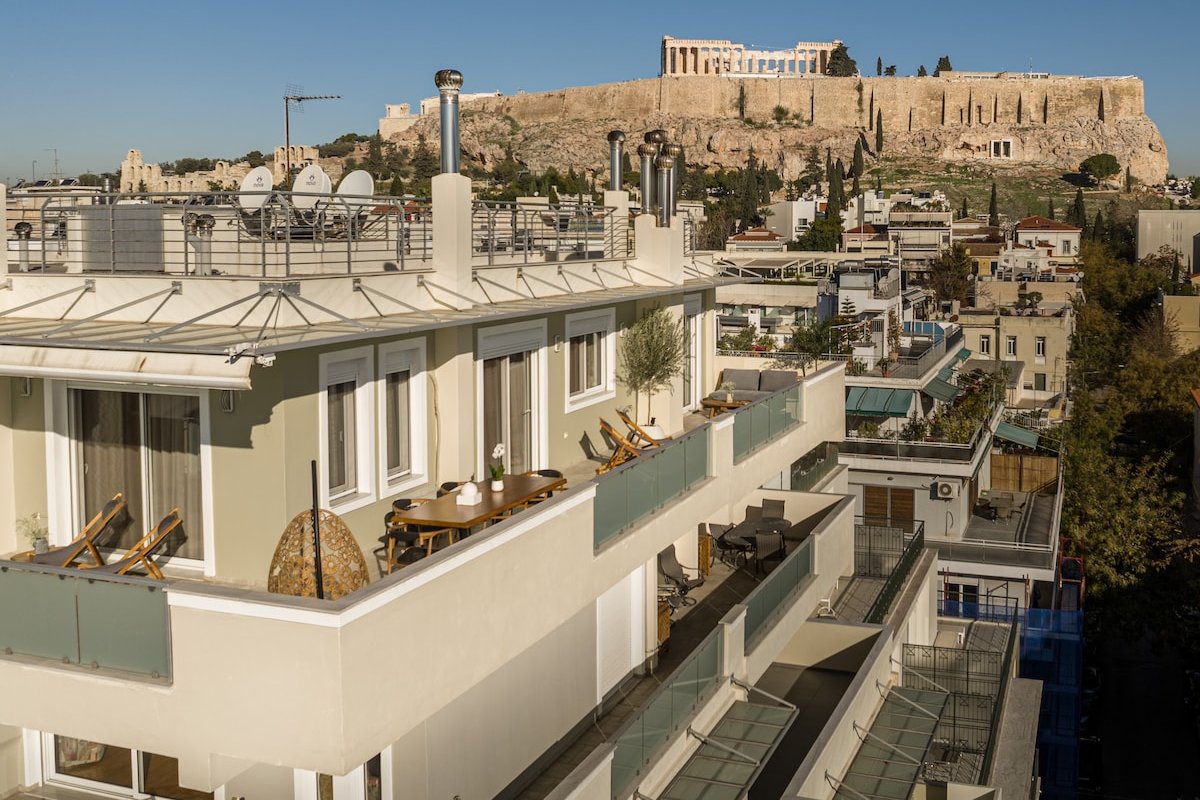 Elegant Skyline Penthouse Acropolis View 3BR|2BA gallery image 4