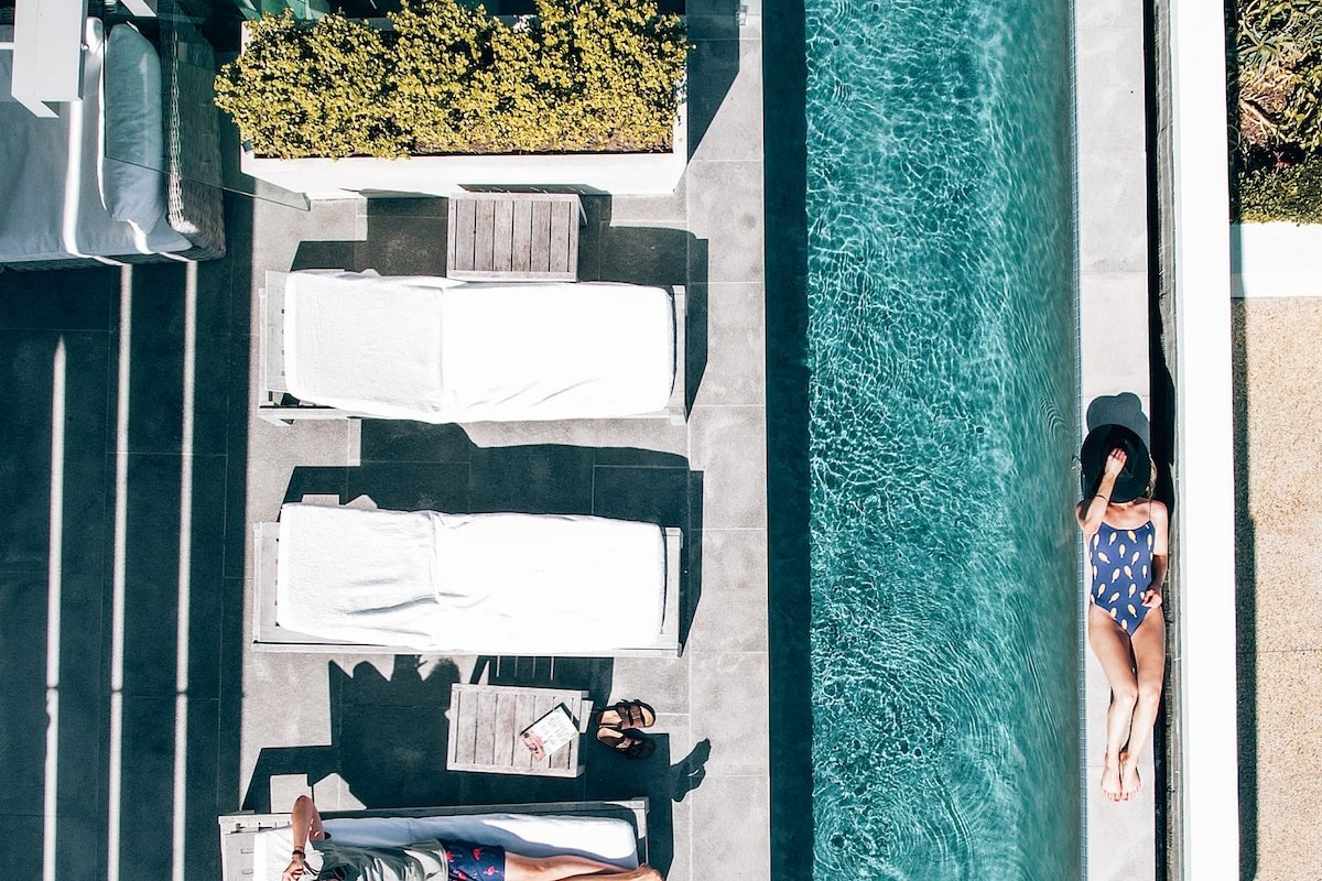 Lux villa @ the beach, solar power, pool gallery image 2