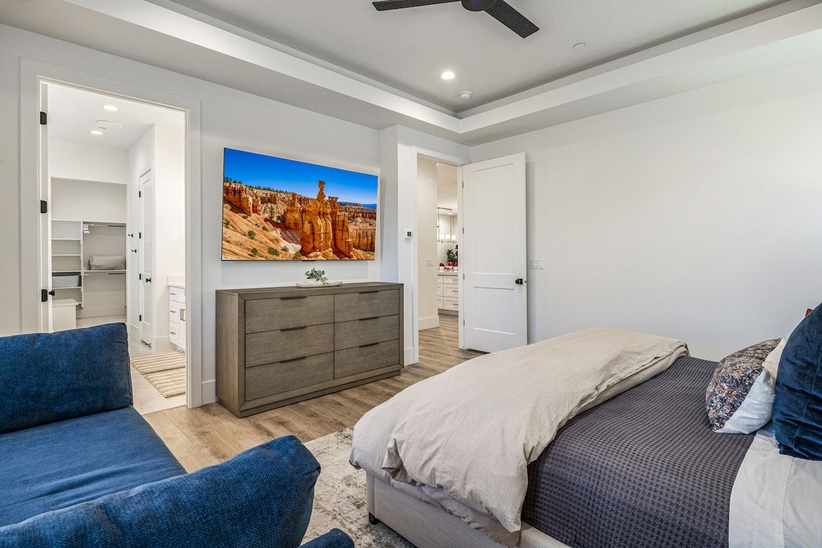 Pecan Valley| Private Pool & Pickleball Court gallery image 3