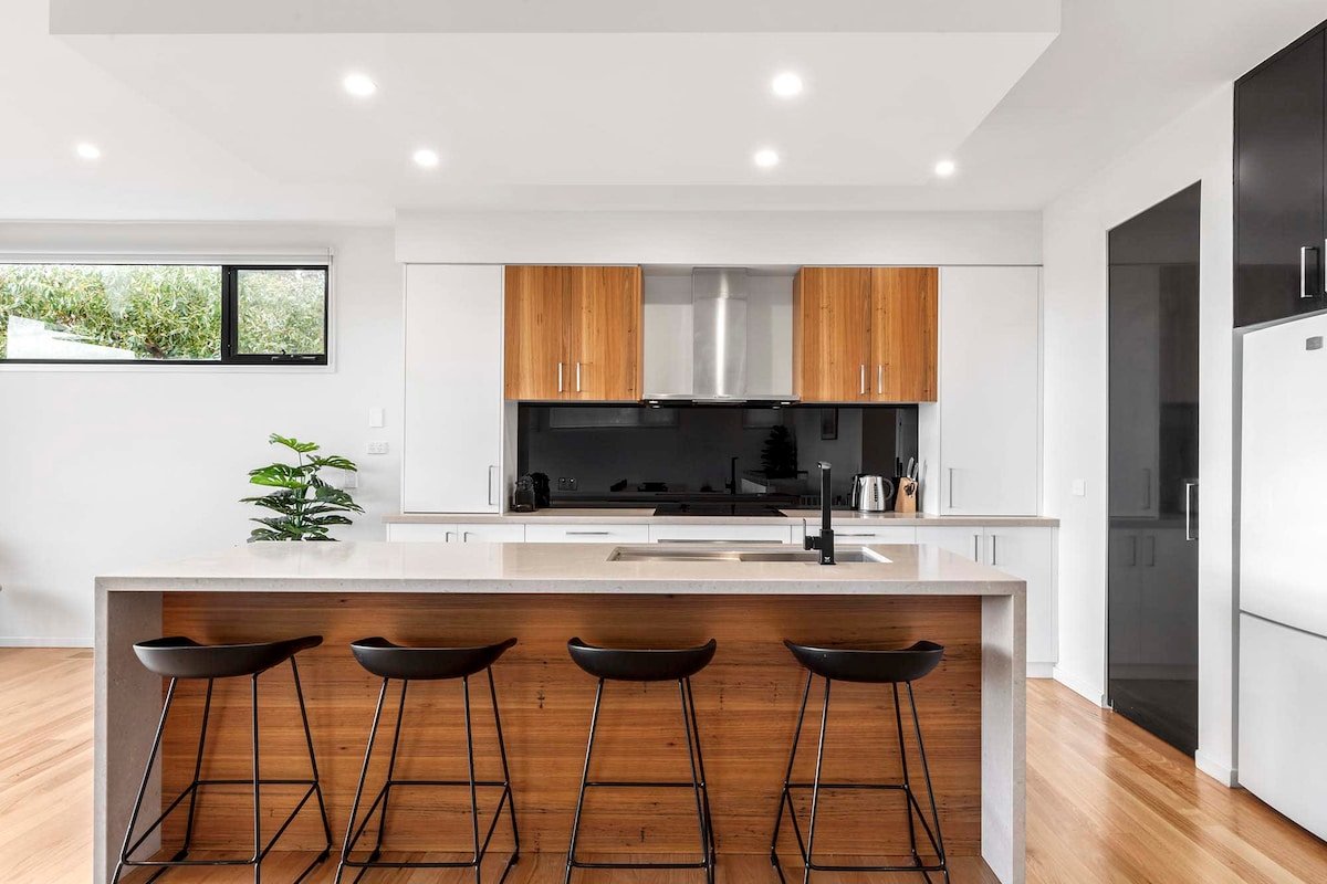 Ultimate Coastal Haven , Private Pool & Sun Aspect gallery image 5