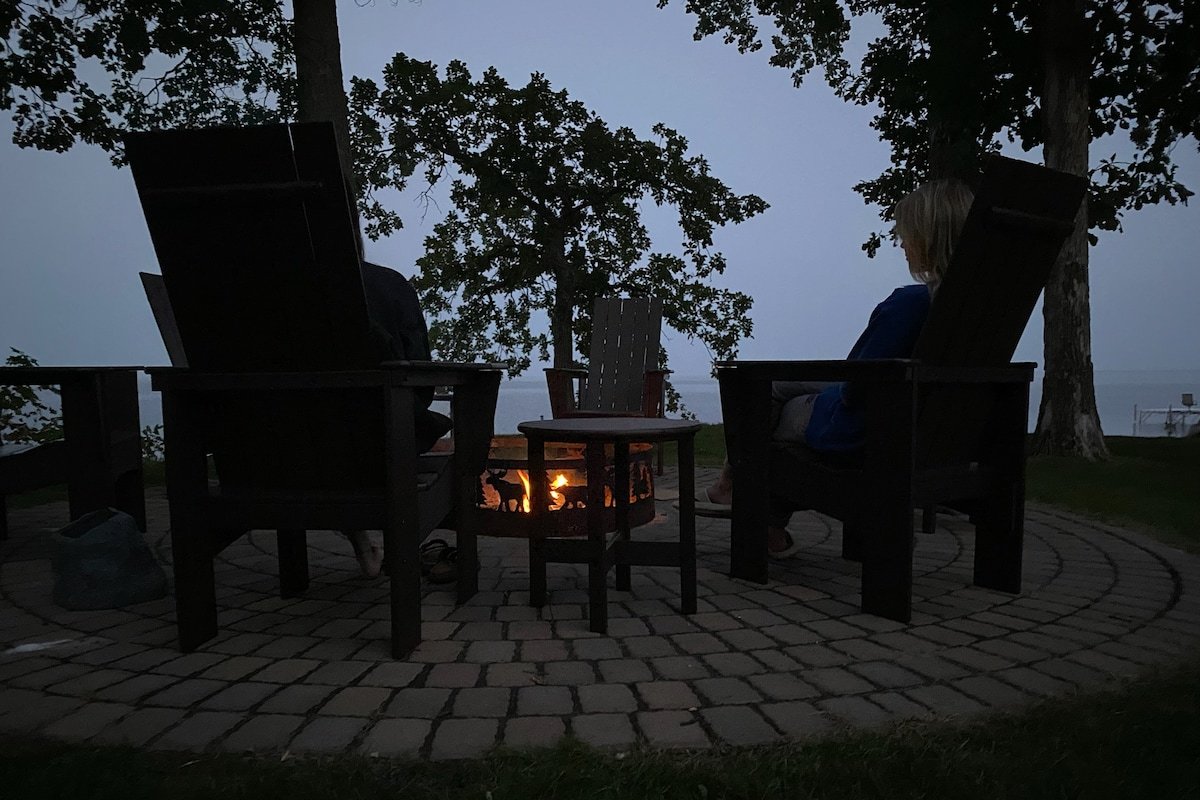 2 Docks 2 Shores- Ramp, Water Toys, Game Room! gallery image 4