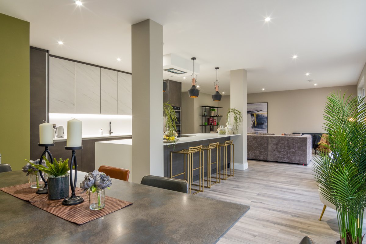 Luxury Festival Villa w/ Grdn &Hot Tub, sleeps6 -7