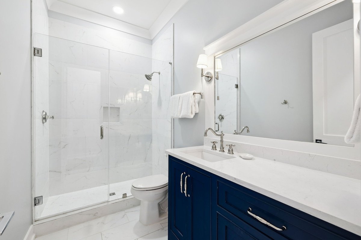 Luxe group-friendly beachfront escape w/pool & spa gallery image 5