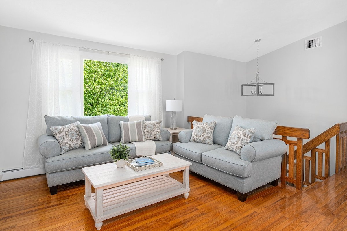 3 Beaches within 2 miles, A/C, Newly Renovated! gallery image 4