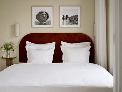 Corner Two-Bedroom Apartment for 6