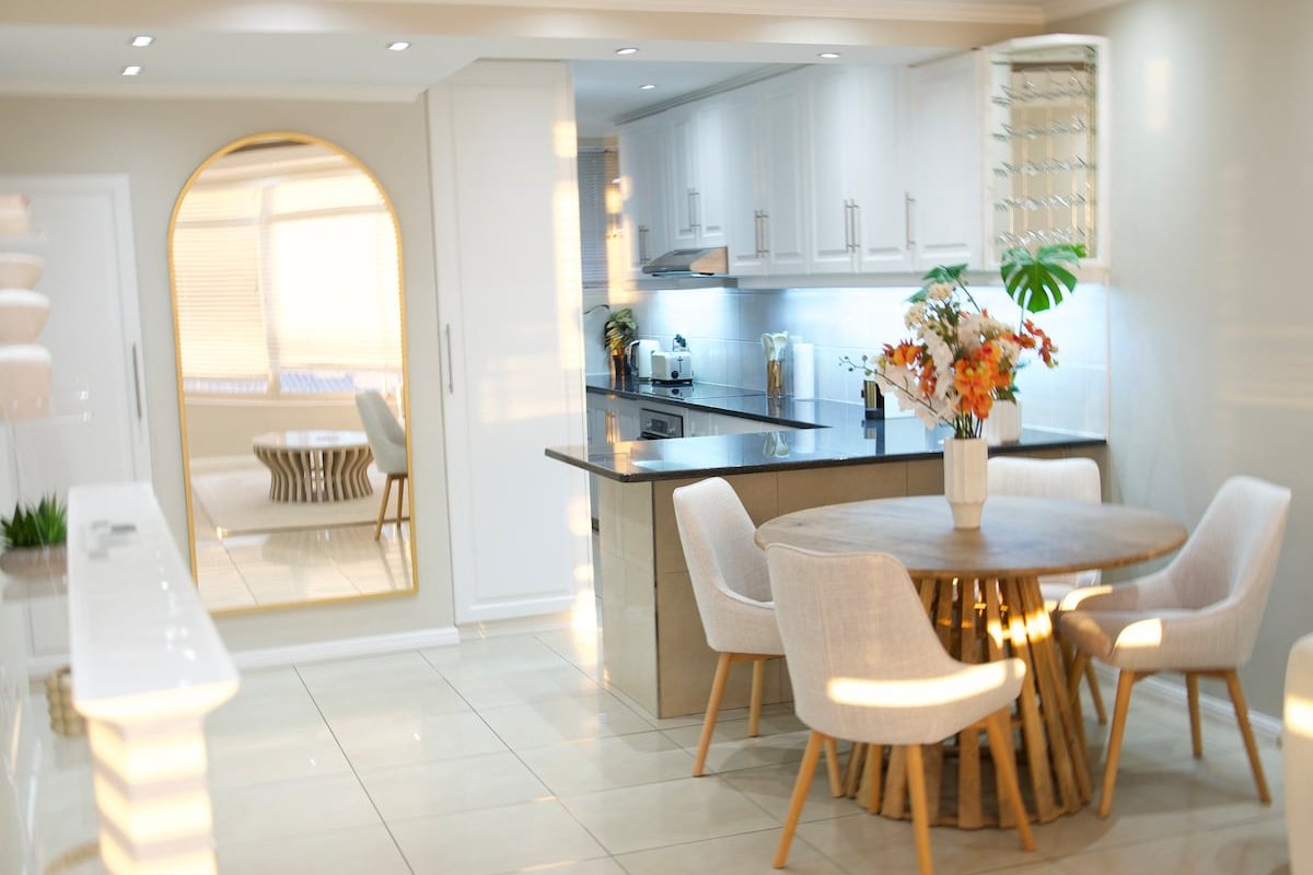 Top Notch. (beach front) gallery image 2