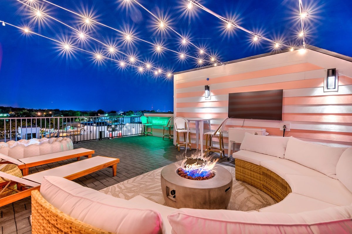 2 Huge Homes • 38 Beds • Game Room, Huge Hot Tubs gallery image 4