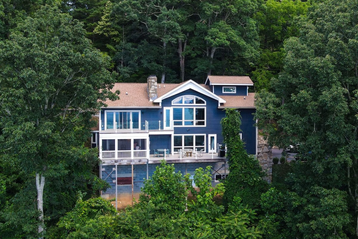 Asheville Mountaintop Home with Unparalleled Views gallery image 4