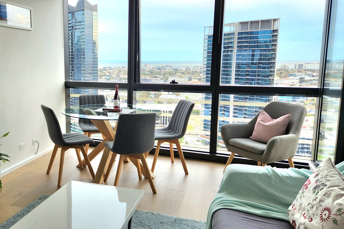 Classic 2 Bedroom with Beautiful Views on Collins