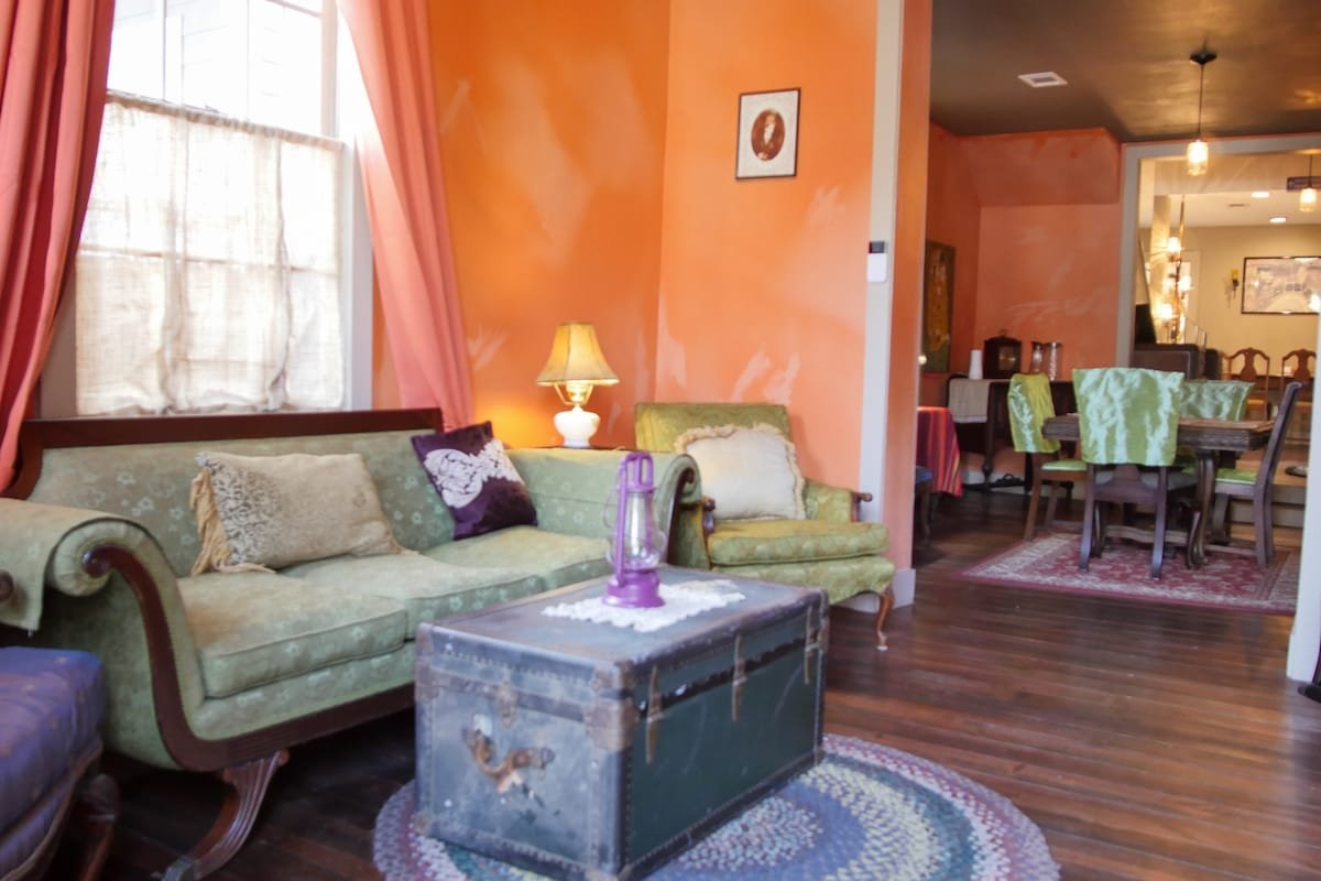 Historic Home French with Seasonal Pool! gallery image 2