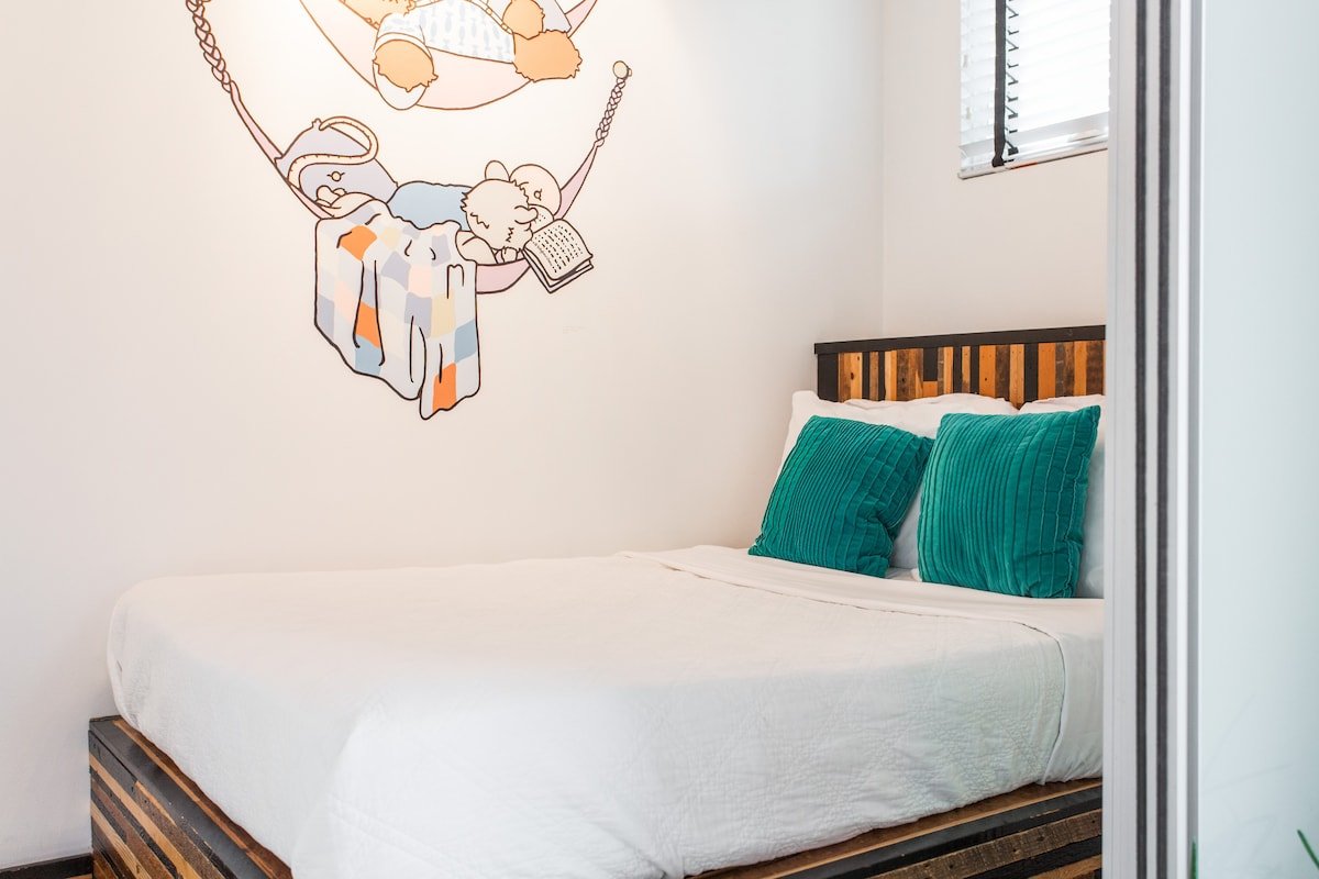 The Woodsman’s Gallery at OHC – No Cleaning Fee! gallery image 5