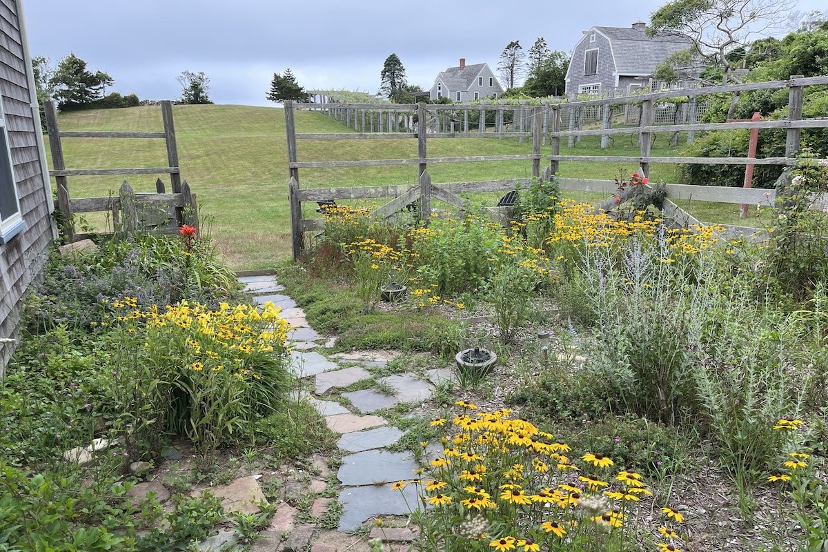Vineyard Cottage at Spar Point Farm Block Island gallery image 4