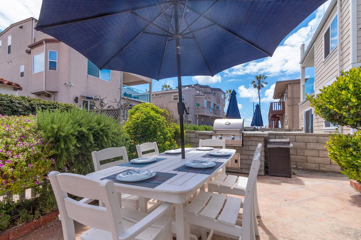 Classic Beach Paradise | Garage, AC & Large Patio