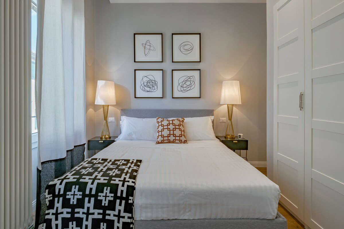 Flamingo Luxury – 2 Bedroom 2 Bath with Balcony gallery image 4