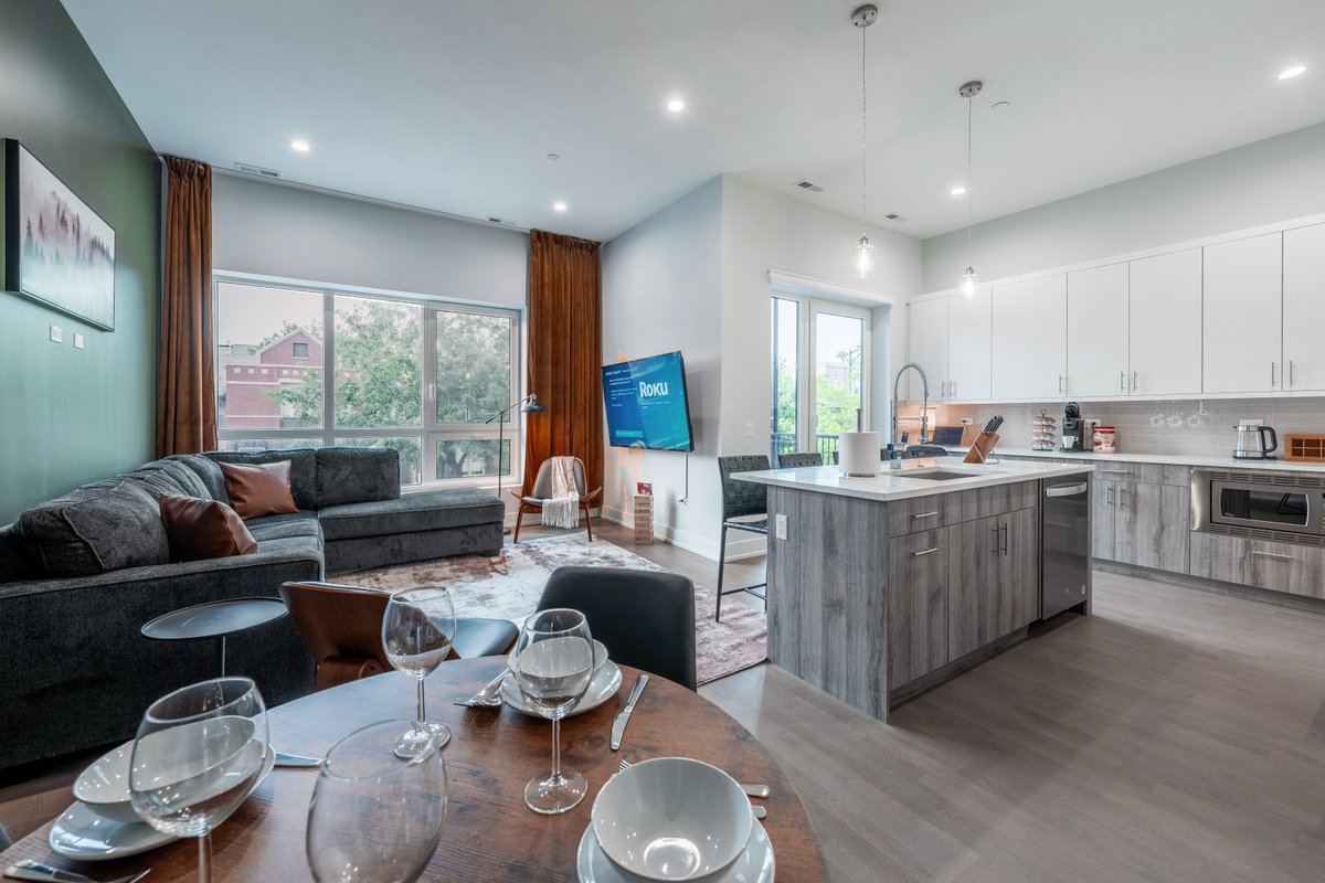 Sleeps 12 | Free Parking | Rooftop | Near Downtown